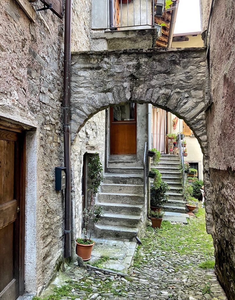 Średniowieczne kamieniczki we Włoszech